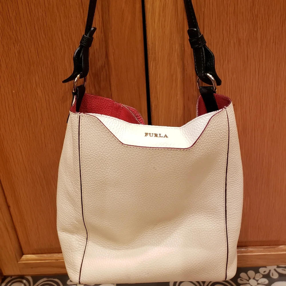 Furla White Leather Shoulder Bag with Red Interior